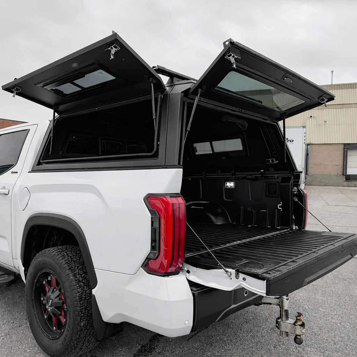 Dura Cover 2024-2026 Chevy Colorado/GMC Canyon | 5'2" Bed (61.7") | 2nd-Gen Aluminum Truck Cap Canopy Hardtop | Urban Edition Sliding Windows image 7